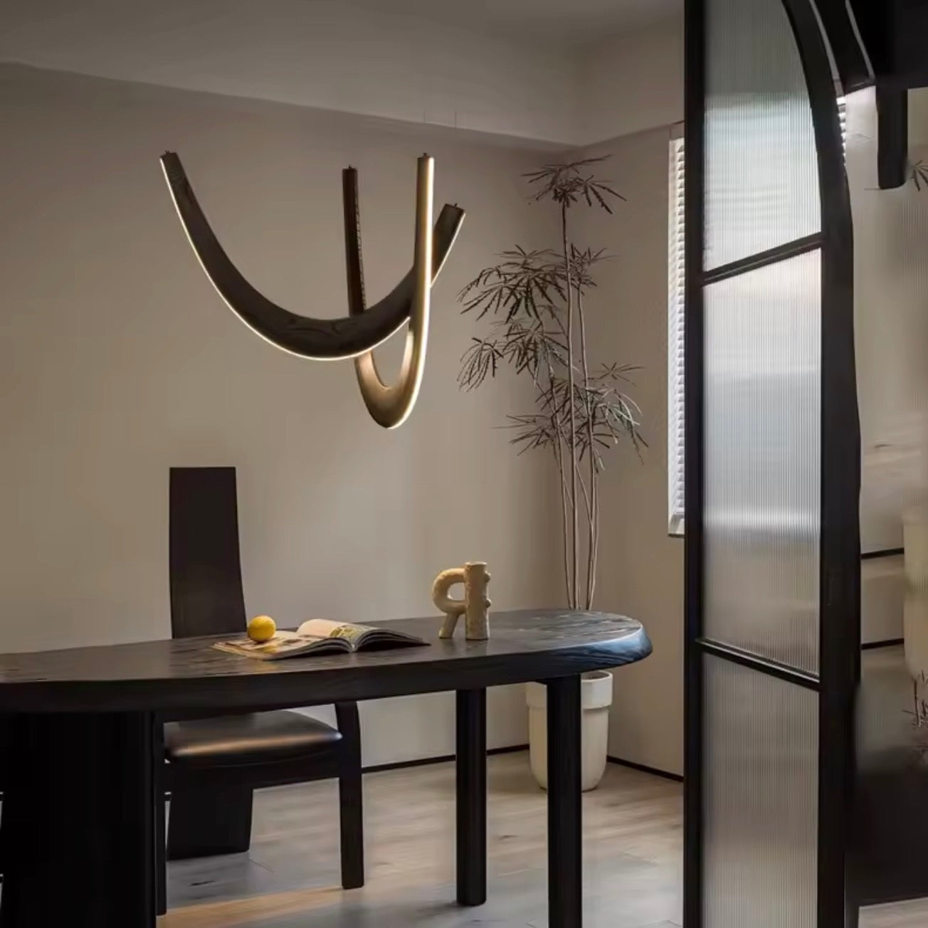Lumière Arc Sculptural Chandelier